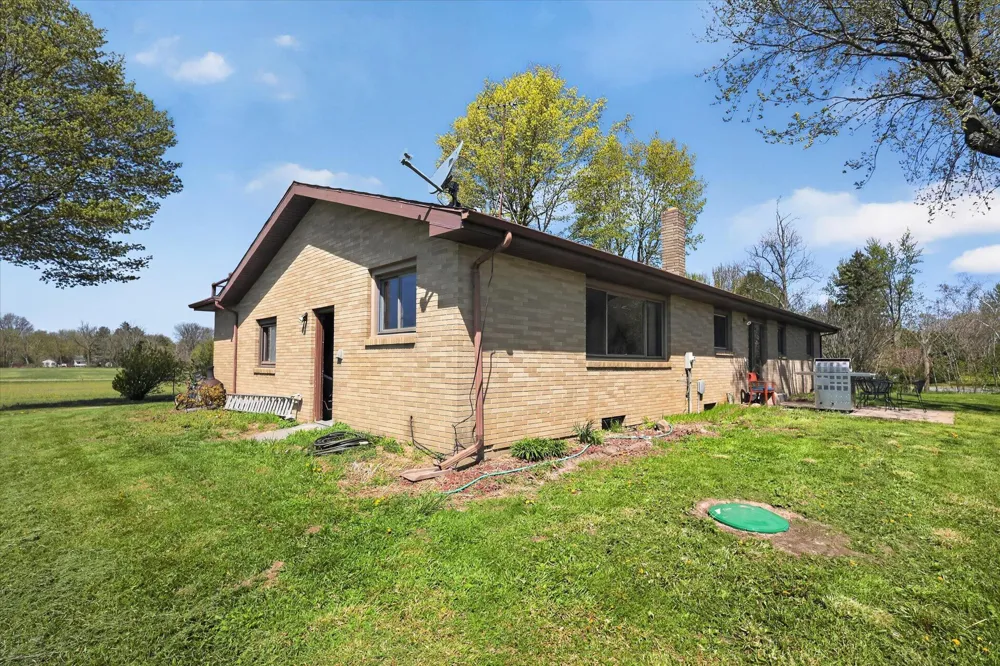 3262 W Wagner Road Buchanan, MI 49107