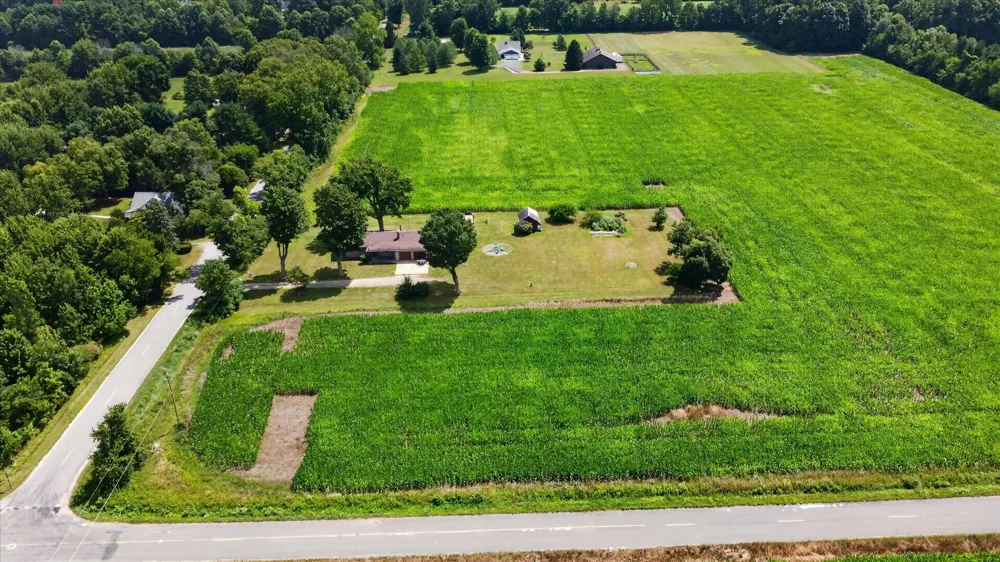 3262 W Wagner Road Buchanan, MI 49107