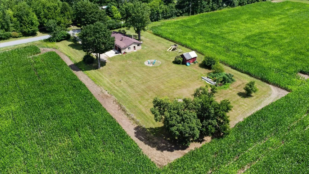 3262 W Wagner Road Buchanan, MI 49107