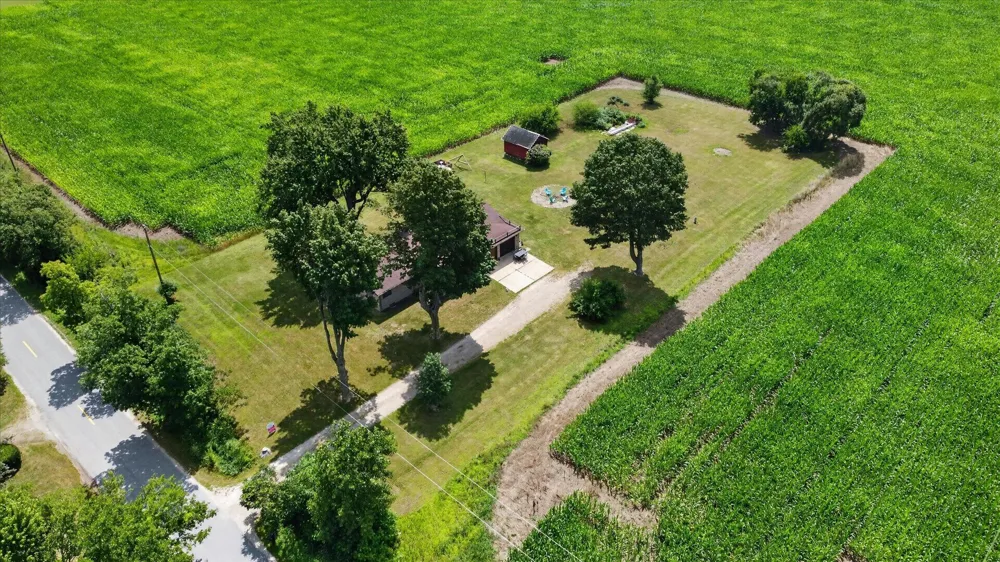 3262 W Wagner Road Buchanan, MI 49107