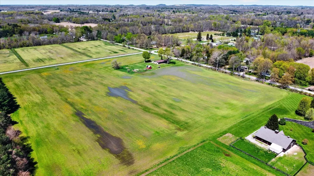 3262 W Wagner Road Weesaw Township, MI 49107