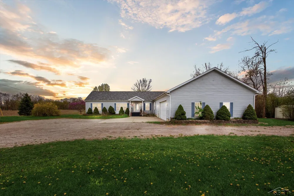11087 Pierce Road Tittabawassee Township, MI 48623