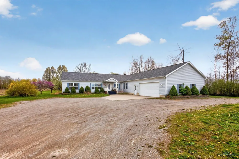 11087 Pierce Road Tittabawassee Township, MI 48623