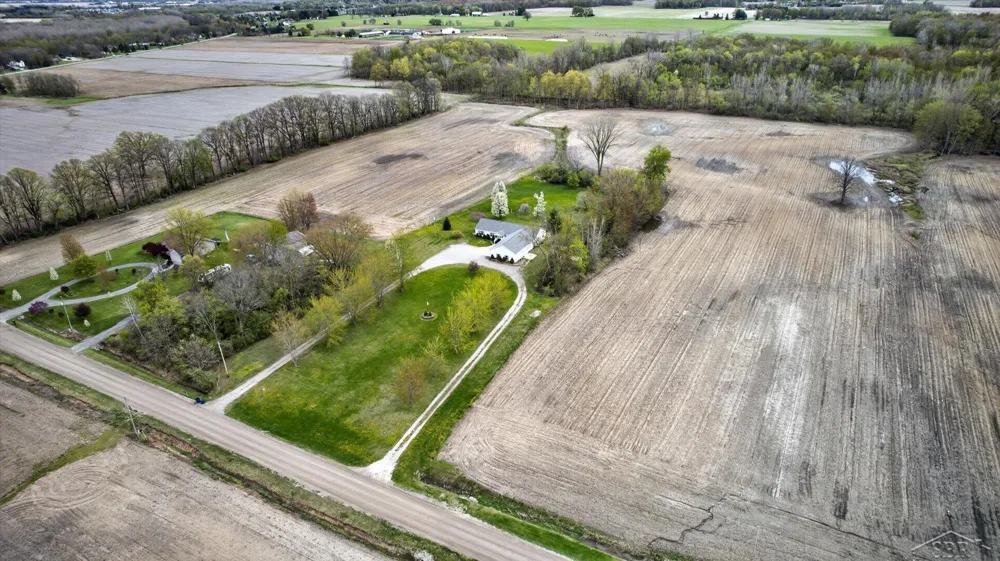 11087 Pierce Road Tittabawassee Township, MI 48623