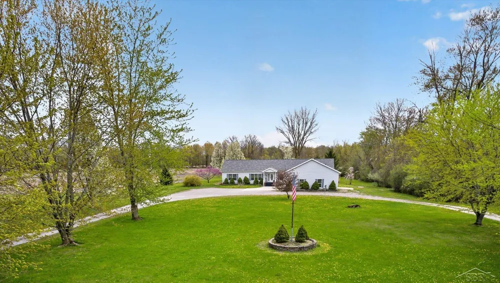 11087 Pierce Road Tittabawassee Township, MI 48623