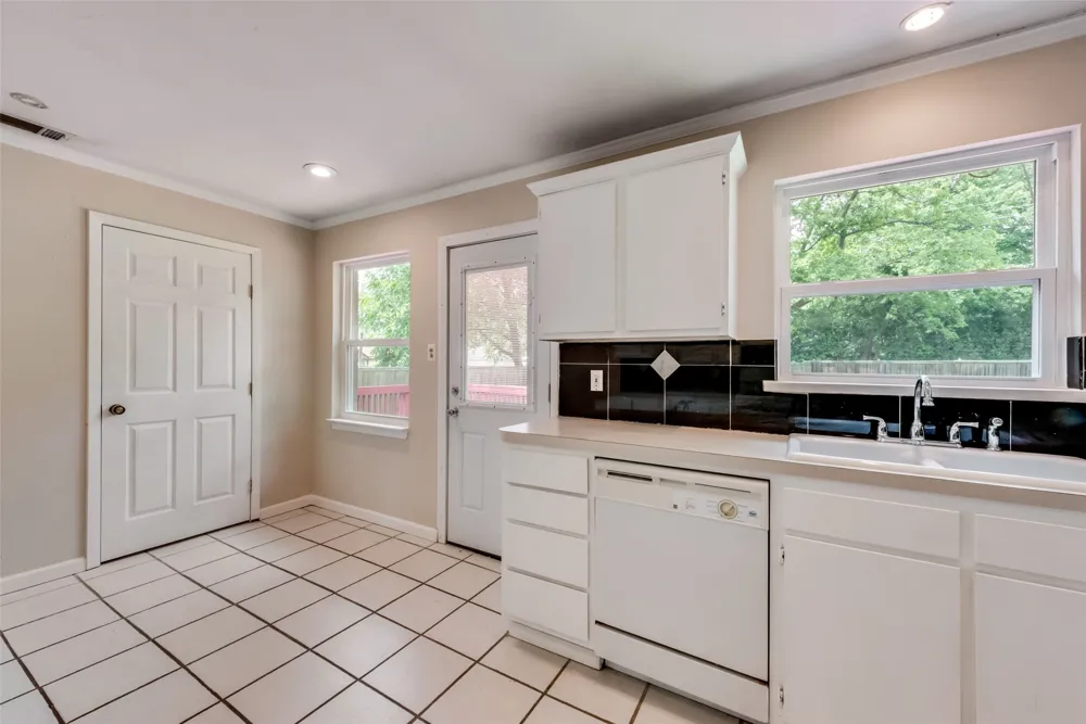 438 Daniel Street Richardson, TX 75080