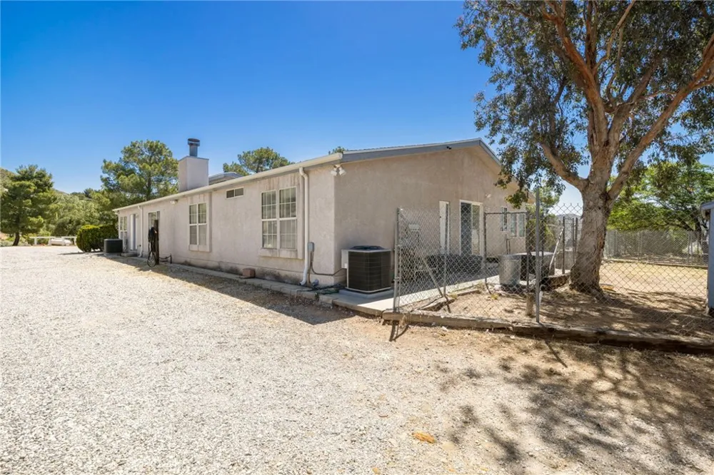 35675 Peppertree Agua Dulce, CA 91390
