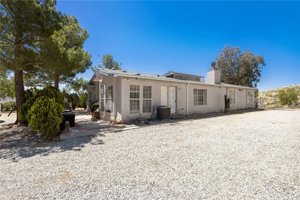 35675 Peppertree Agua Dulce, CA 91390