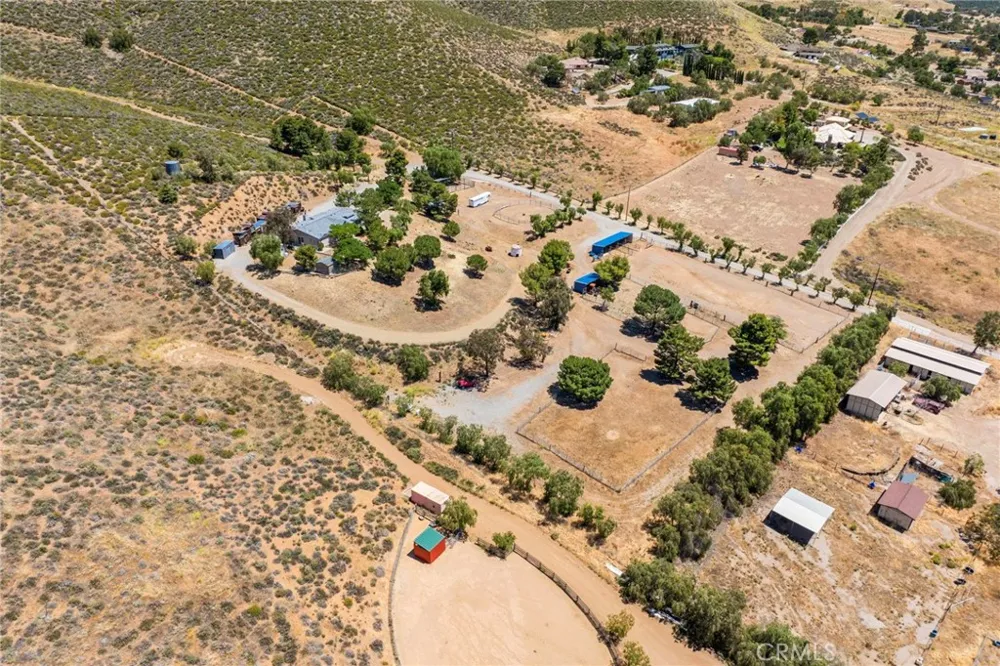 35675 Peppertree Agua Dulce, CA 91390