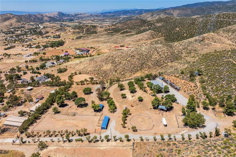 35675 Peppertree Agua Dulce, CA 91390