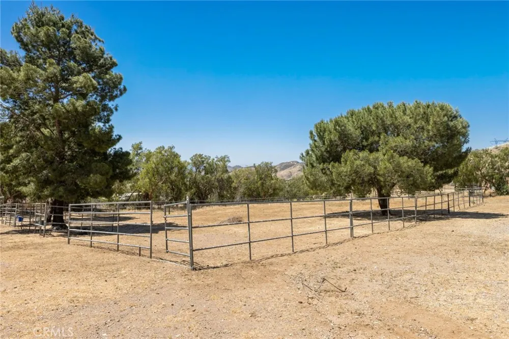 35675 Peppertree Agua Dulce, CA 91390