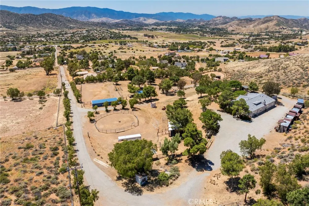 35675 Peppertree Agua Dulce, CA 91390