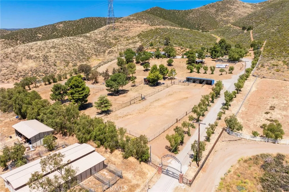 35675 Peppertree Agua Dulce, CA 91390