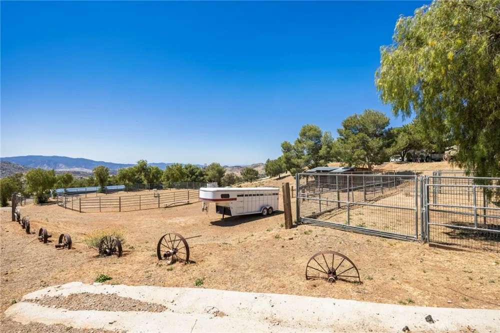 35675 Peppertree Agua Dulce, CA 91390