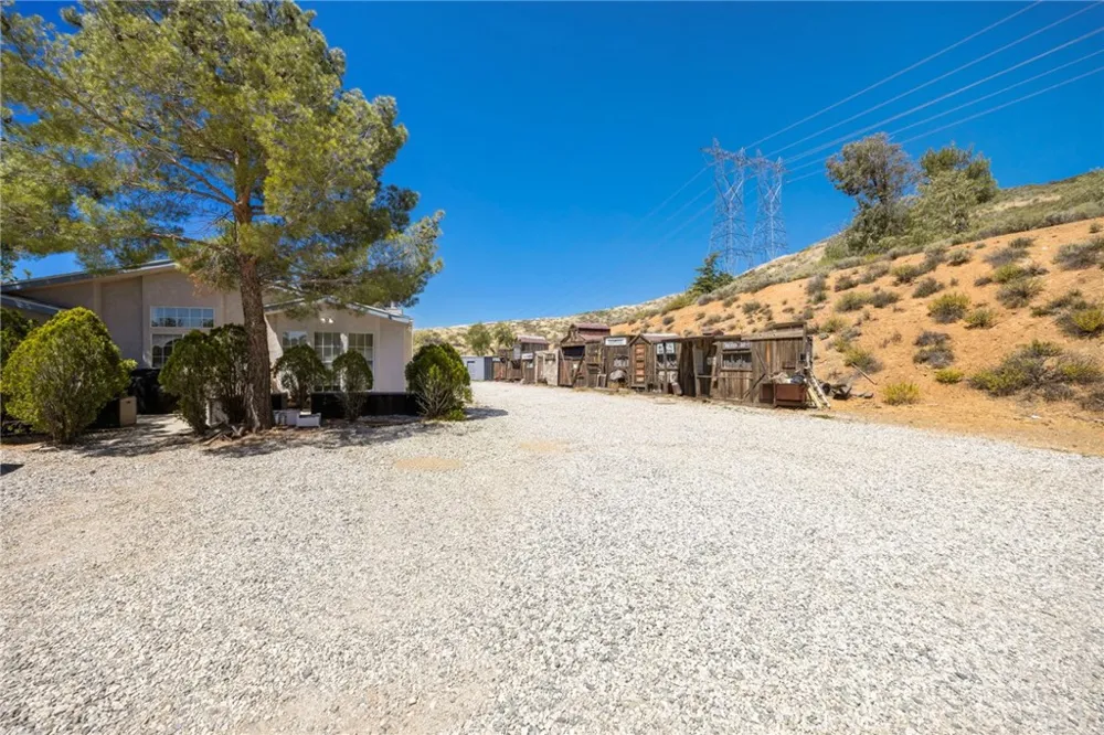 35675 Peppertree Agua Dulce, CA 91390