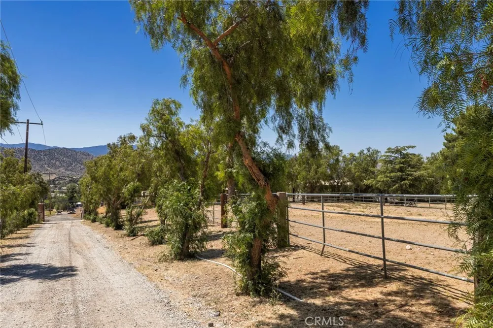 35675 Peppertree Agua Dulce, CA 91390