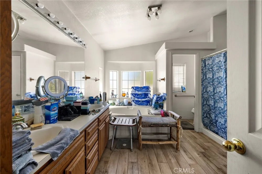 35675 Peppertree Agua Dulce, CA 91390