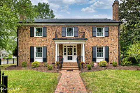 200 E Park Avenue