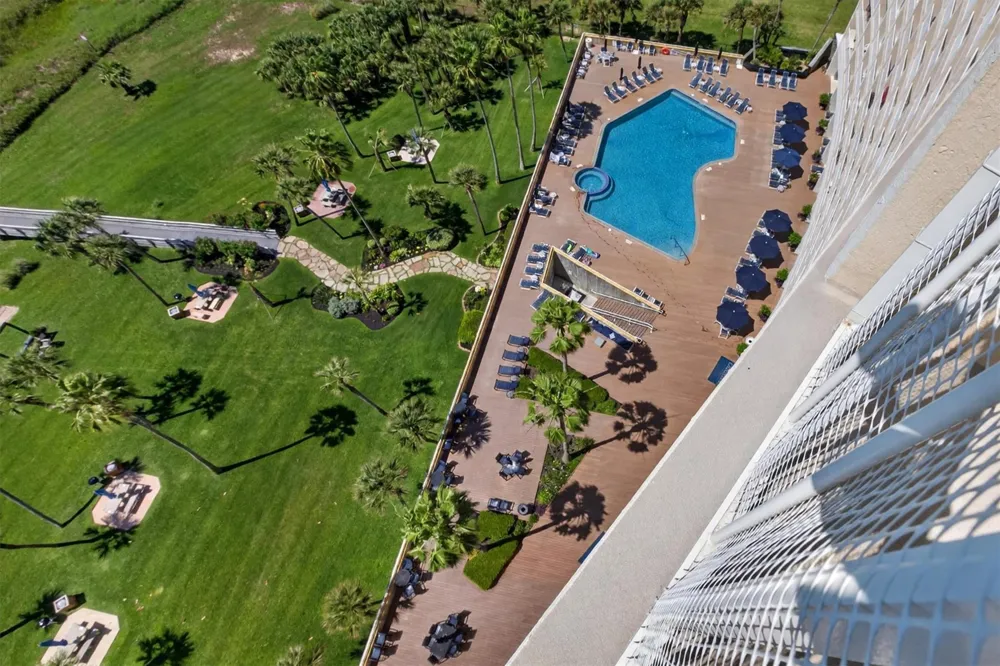 1401 E Beach Drive #1206 Galveston, TX 77550