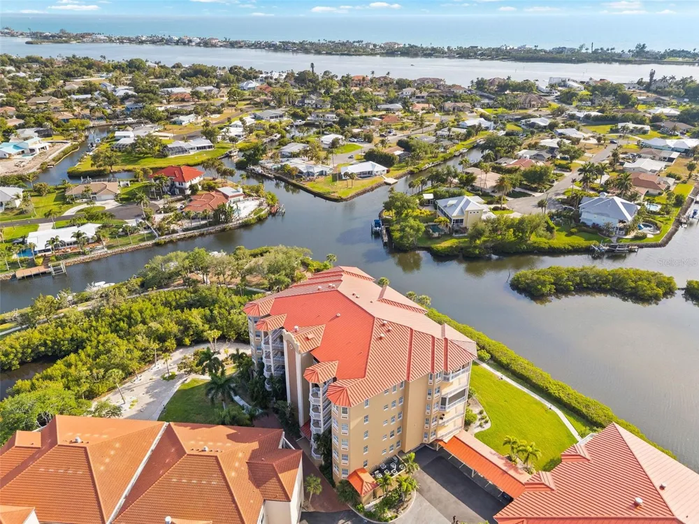 6100 JESSIE HARBOR DRIVE #202 Osprey, FL 34229