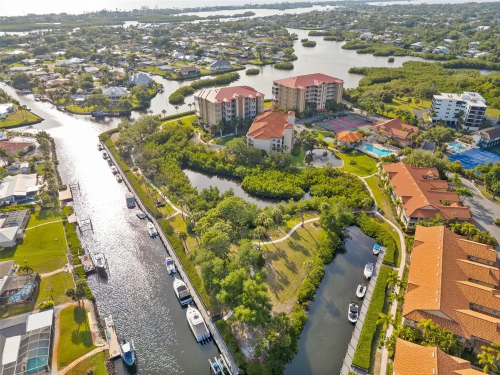 6100 JESSIE HARBOR DRIVE #202 Osprey, FL 34229