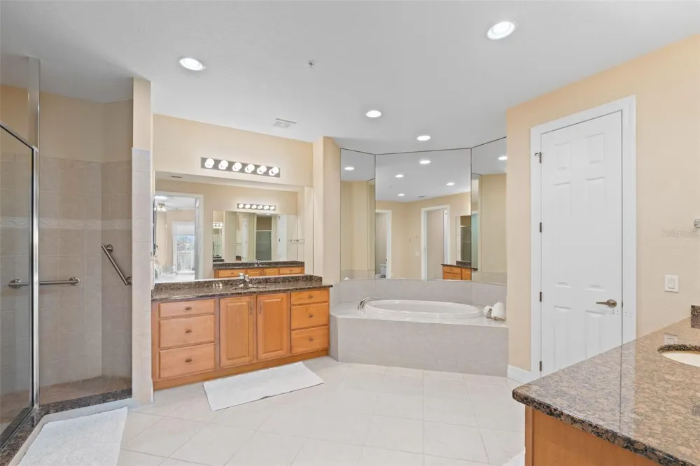 6100 JESSIE HARBOR DRIVE #202 Osprey, FL 34229