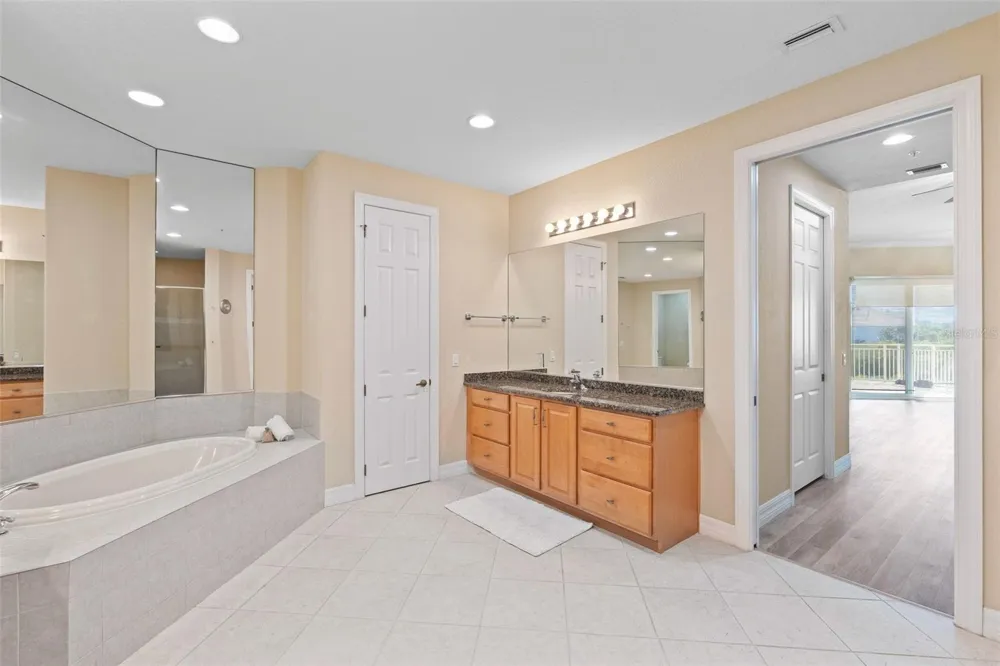 6100 JESSIE HARBOR DRIVE #202 Osprey, FL 34229