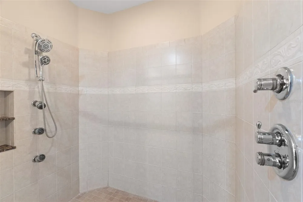 6100 JESSIE HARBOR DRIVE #202 Osprey, FL 34229