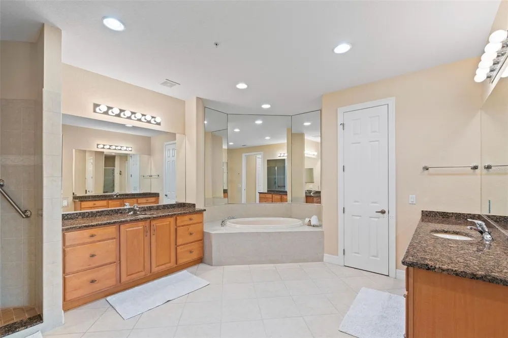 6100 JESSIE HARBOR DRIVE #202 Osprey, FL 34229