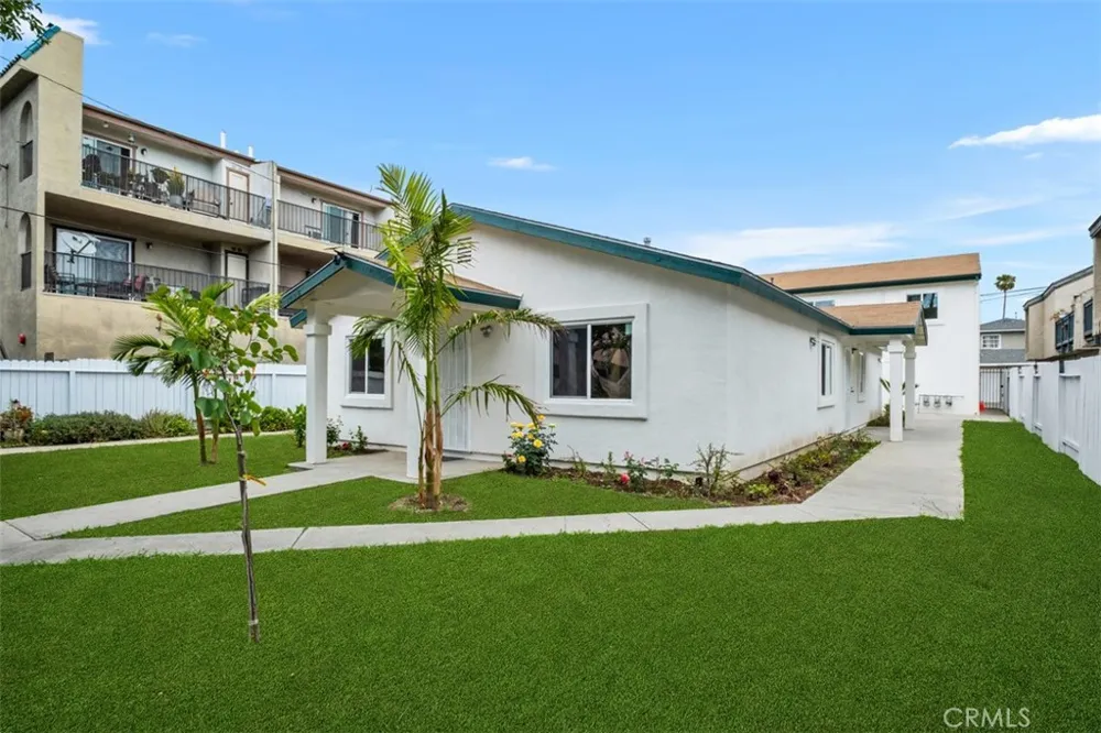1009 N Parton Santa Ana, CA 92701