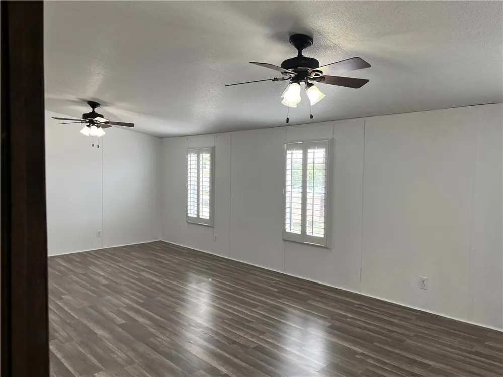 695 S Vista Sandia, TX 78383