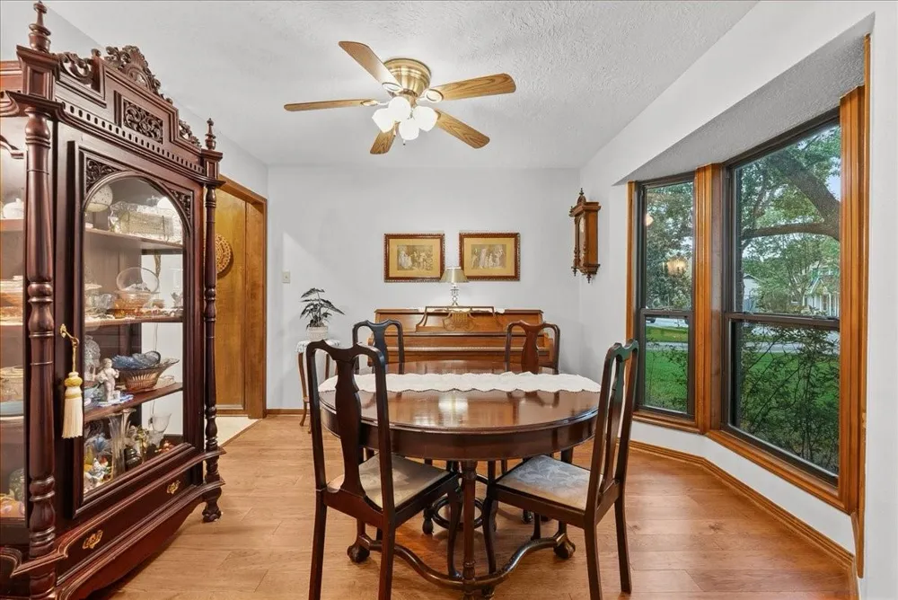 1810 Hunt Drive Friendswood, TX 77546