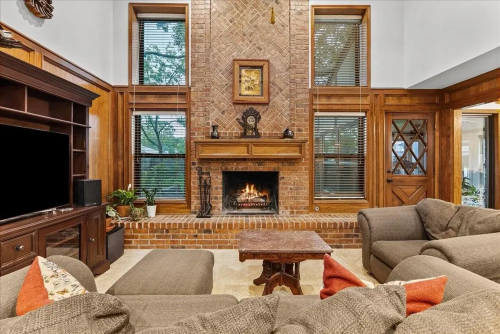 1810 Hunt Drive Friendswood, TX 77546