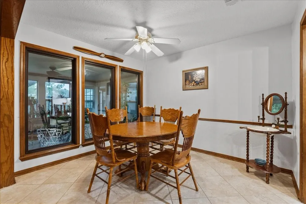 1810 Hunt Drive Friendswood, TX 77546