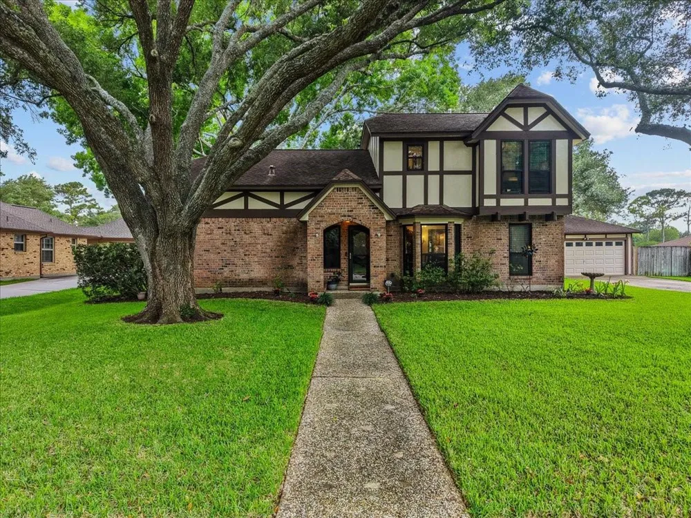 1810 Hunt Drive Friendswood, TX 77546