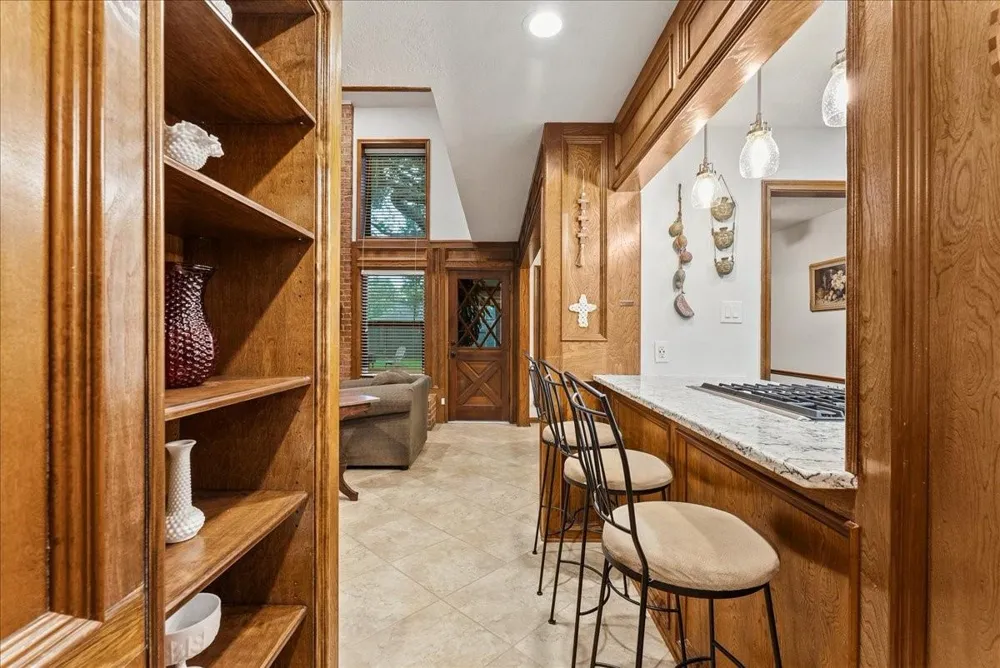 1810 Hunt Drive Friendswood, TX 77546