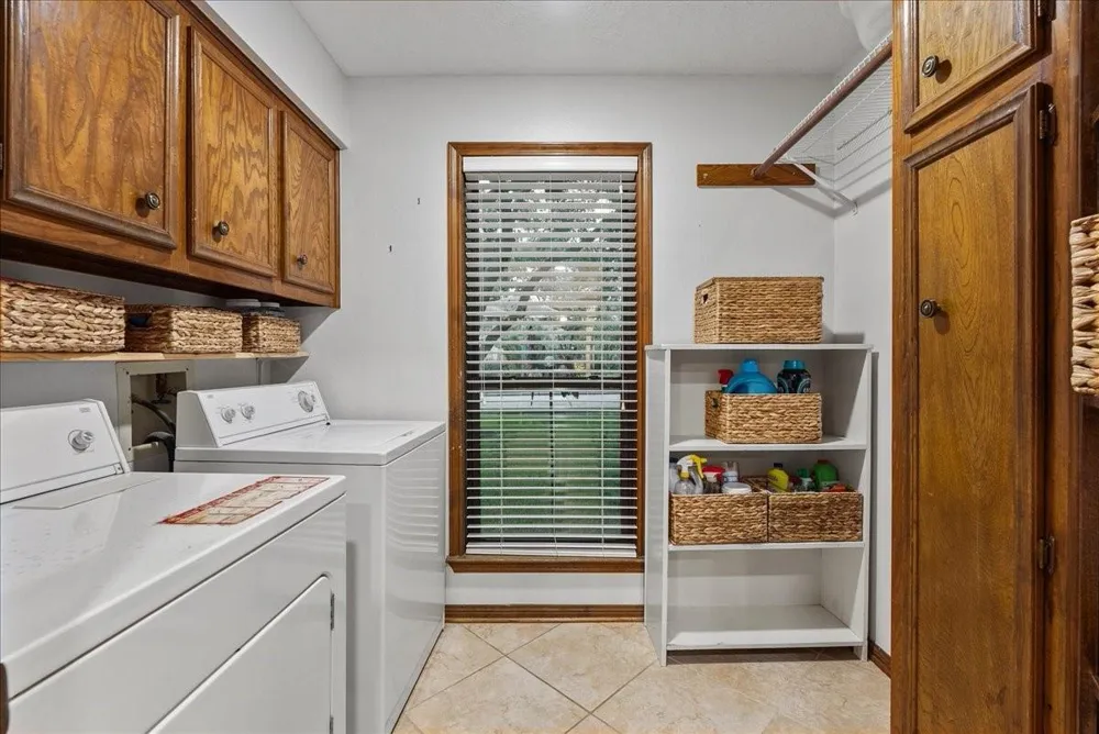 1810 Hunt Drive Friendswood, TX 77546