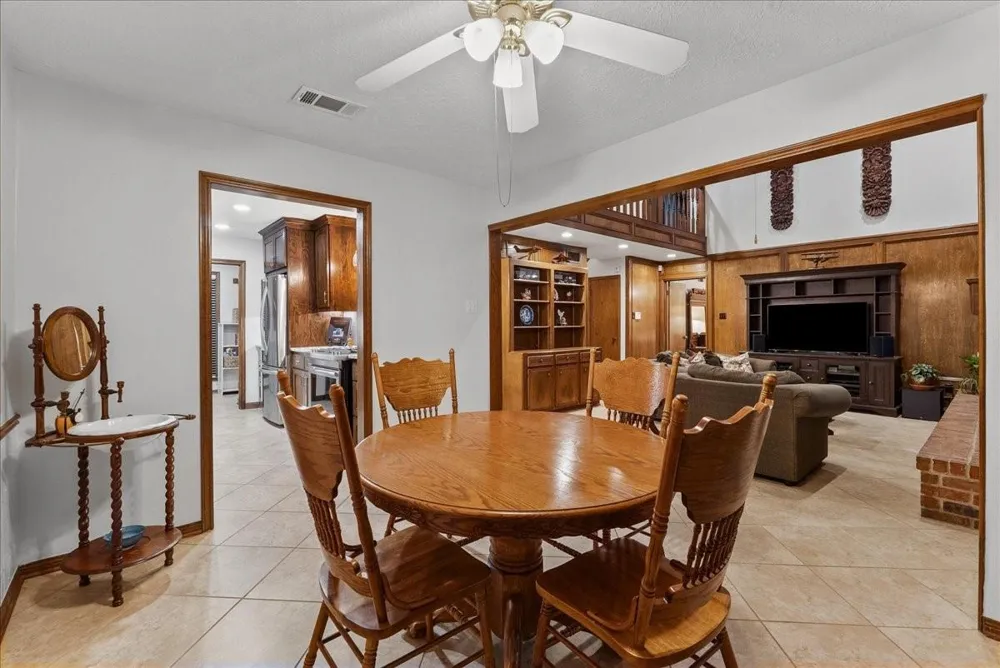 1810 Hunt Drive Friendswood, TX 77546
