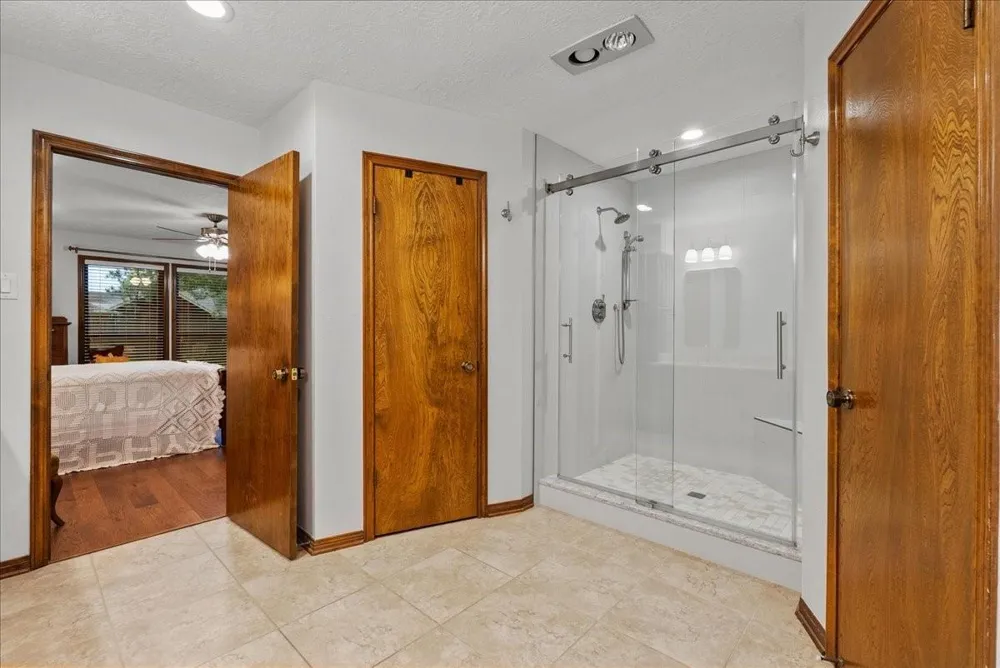 1810 Hunt Drive Friendswood, TX 77546