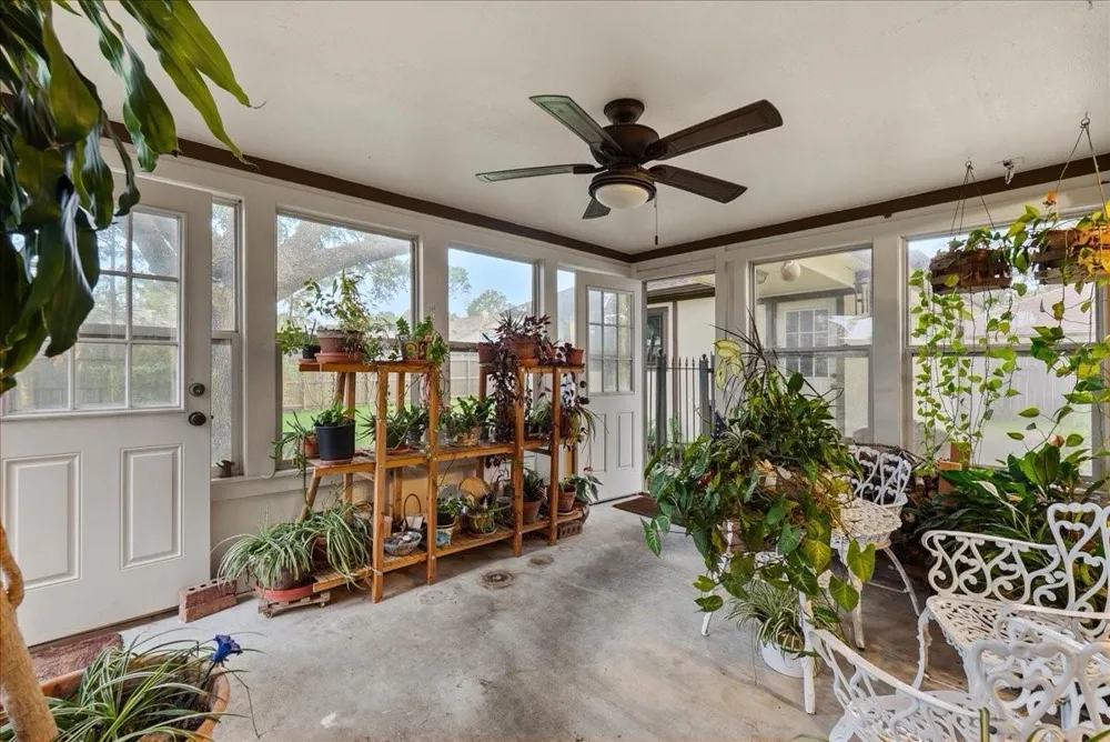 1810 Hunt Drive Friendswood, TX 77546