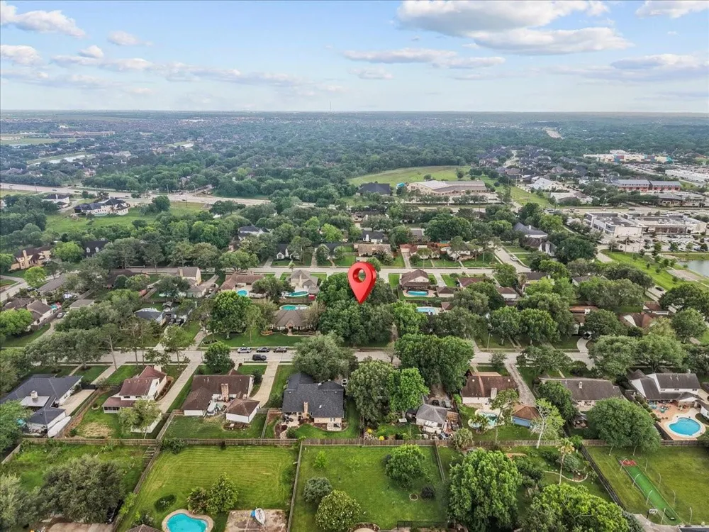 1810 Hunt Drive Friendswood, TX 77546