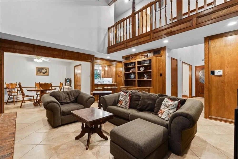 1810 Hunt Drive Friendswood, TX 77546