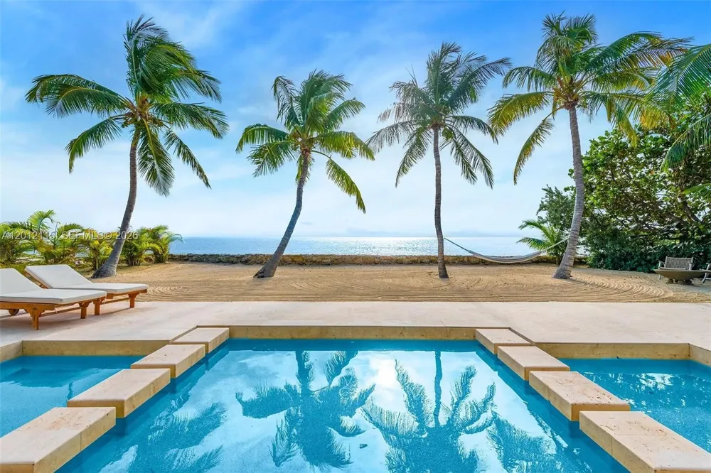 60 Ocean Front Dr Key Largo, FL 33037