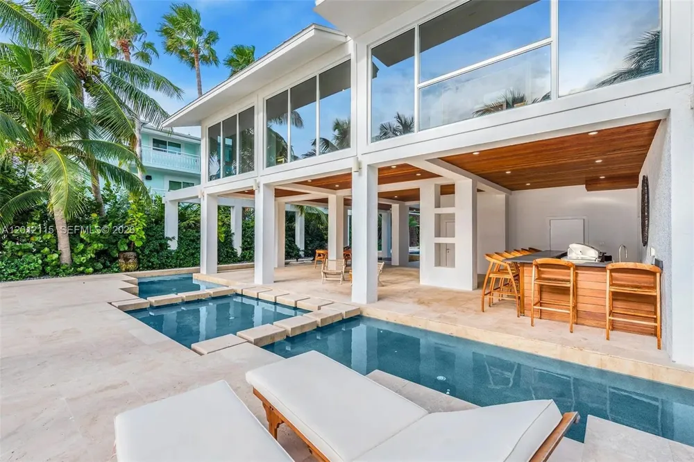 60 Ocean Front Dr Key Largo, FL 33037