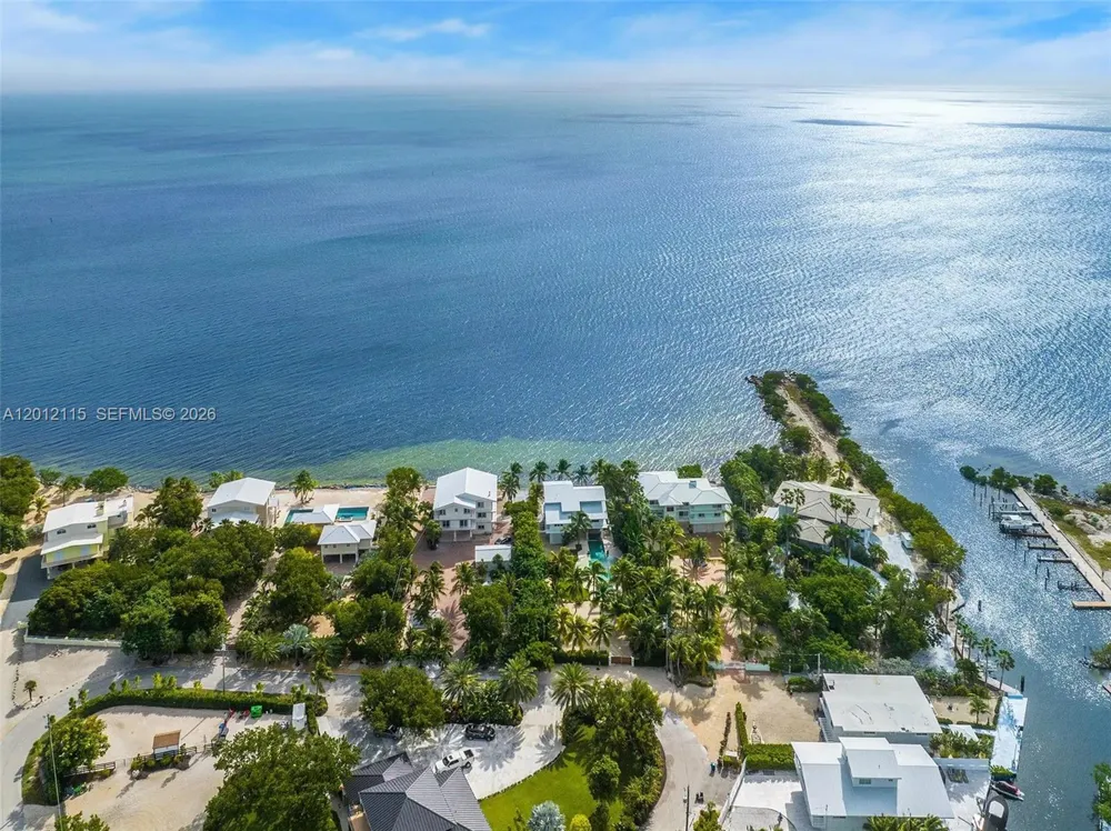 60 Ocean Front Dr Key Largo, FL 33037