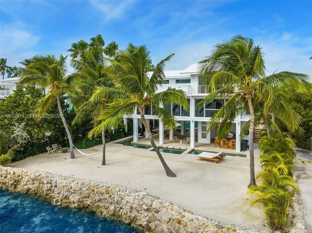 60 Ocean Front Dr Key Largo, FL 33037