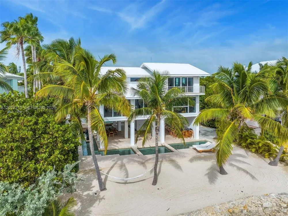 60 Ocean Front Dr Key Largo, FL 33037