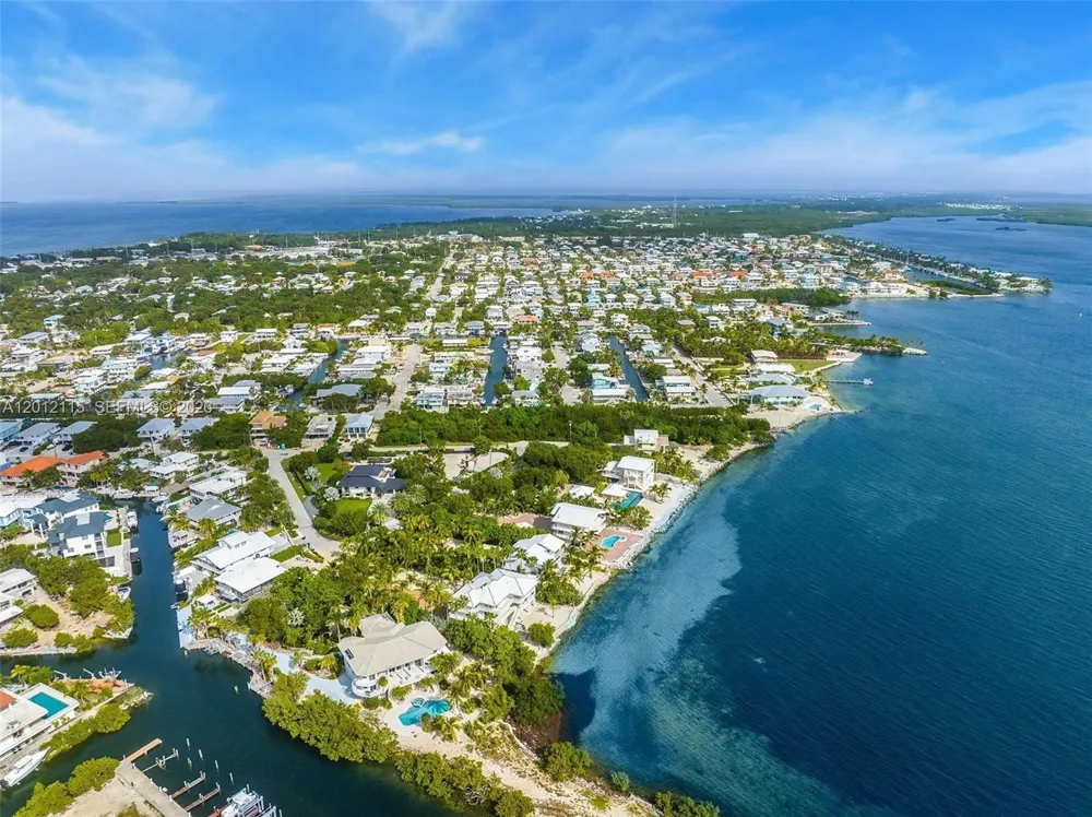 60 Ocean Front Dr Key Largo, FL 33037