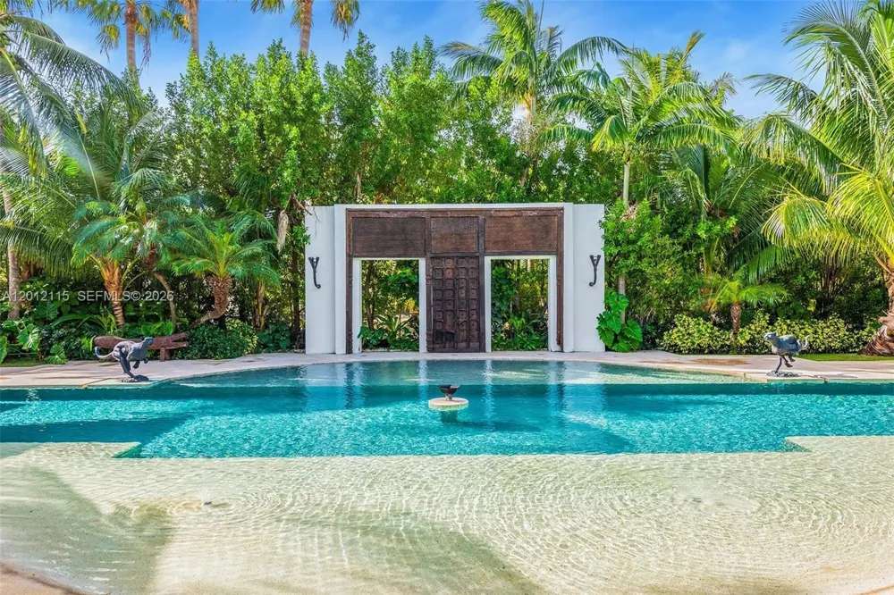 60 Ocean Front Dr Key Largo, FL 33037