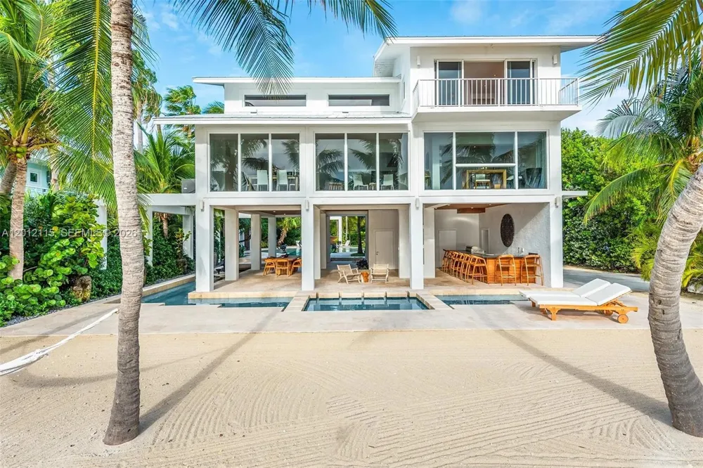 60 Ocean Front Dr Key Largo, FL 33037